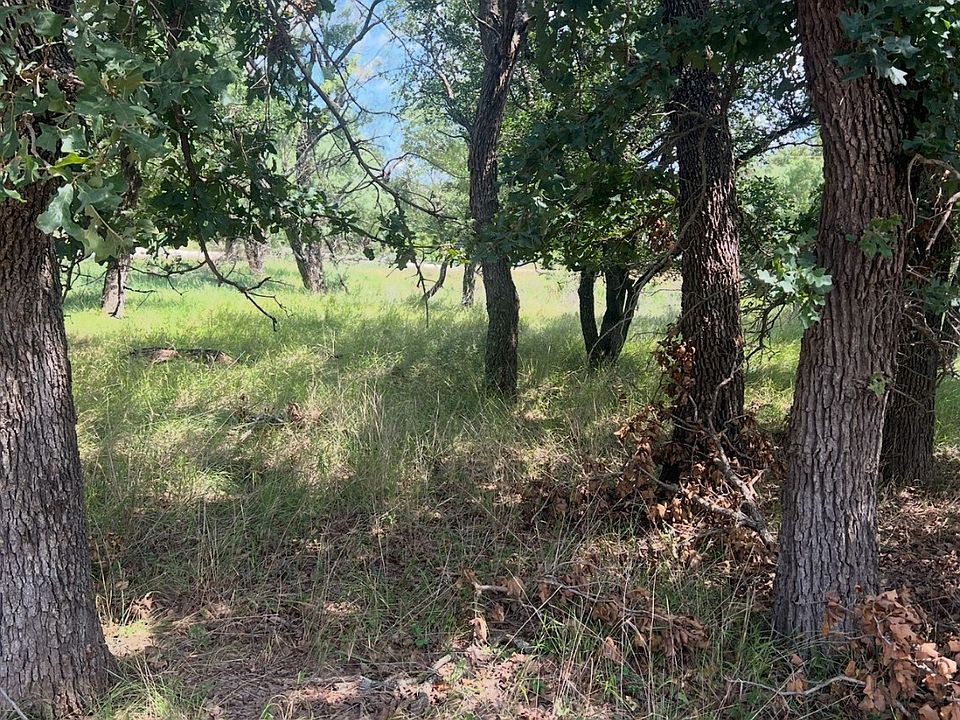 2nd image of 933 Oak Point Dr