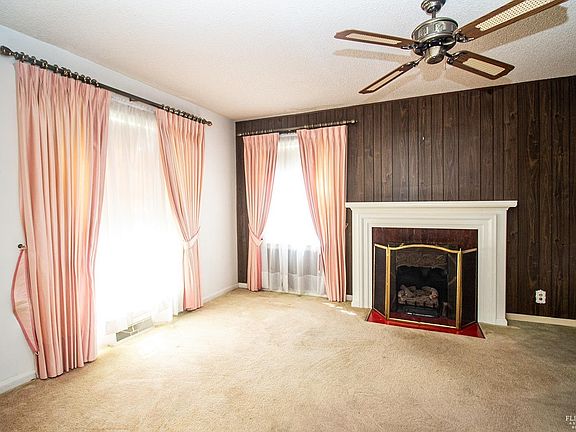 5th image of 710 W Chestnut St
