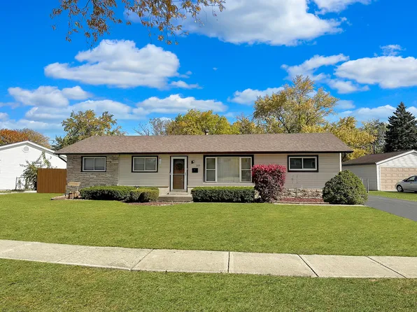 211 Basswood Dr, Elk Grove Village, IL 60007