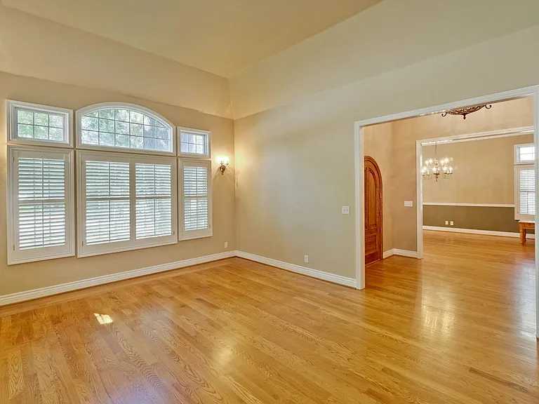 1150 Meredith Ave — Photo 13