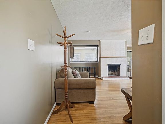 5th image of 618 Smith St