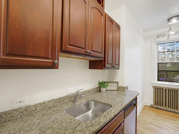 3rd image of 220 Marshall Ave APT 3
