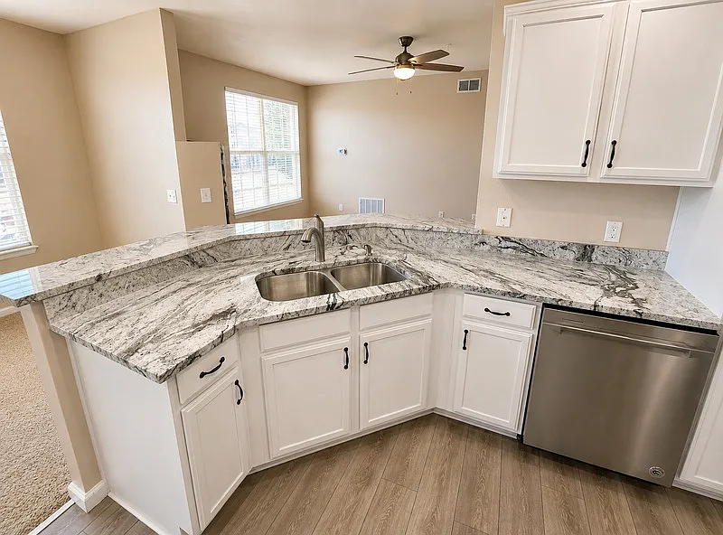 2 bed, 2.0 bath, 1170 sqft, $1,995 — Photo 2