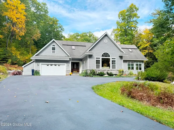 28 Victor Lane, Averill Park, NY 12018