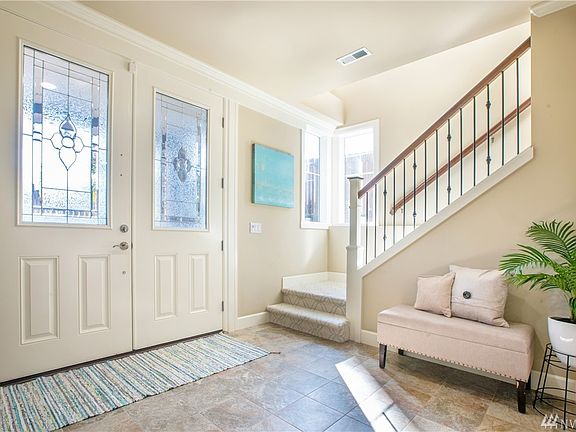 2nd image of 23218 SE 34th Pl