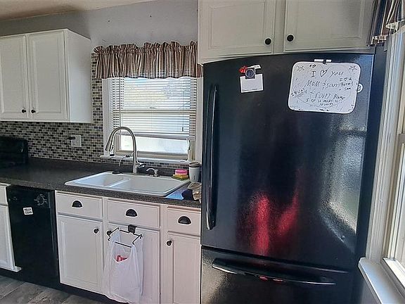 4th image of 1980 E 25th St