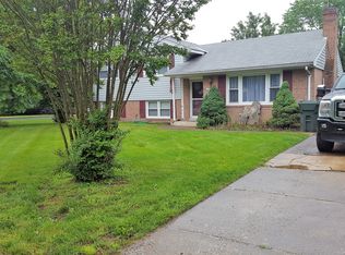14928 Carlbern Dr, Centreville, VA 20120
