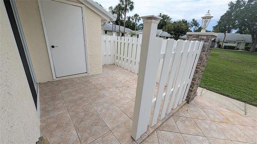 3 bed, 2.0 bath, 1298 sqft, $2,300 — Photo 4