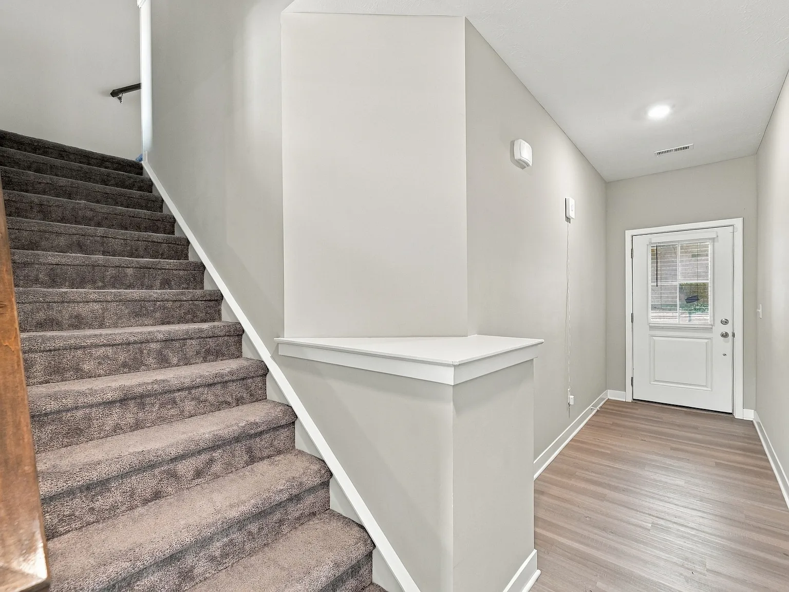 3 bed, 2.5 bath, 2530 sqft, $2,200 — Photo 2