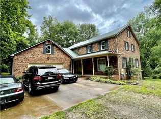 5011 Black Oak Dr, Charleston, WV