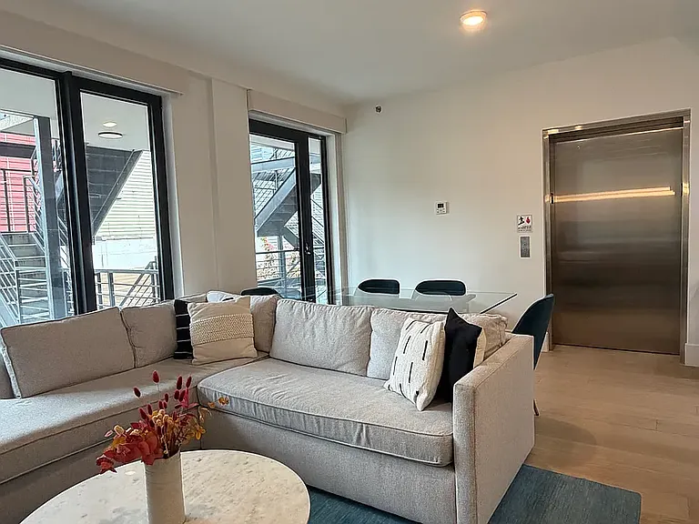 532 Lorimer St #2A — Photo 1