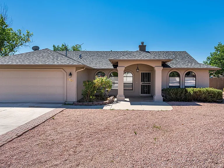 7851 E Marigold Ln — Photo 4