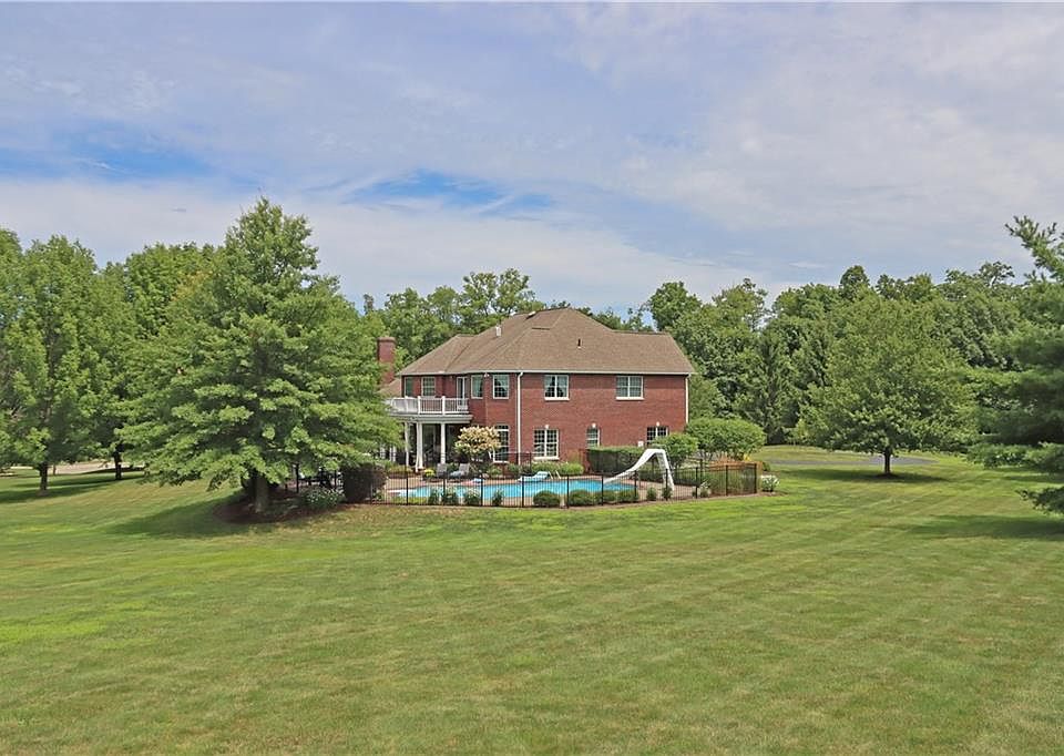 2nd image of 5740 Hickory Knoll Ct