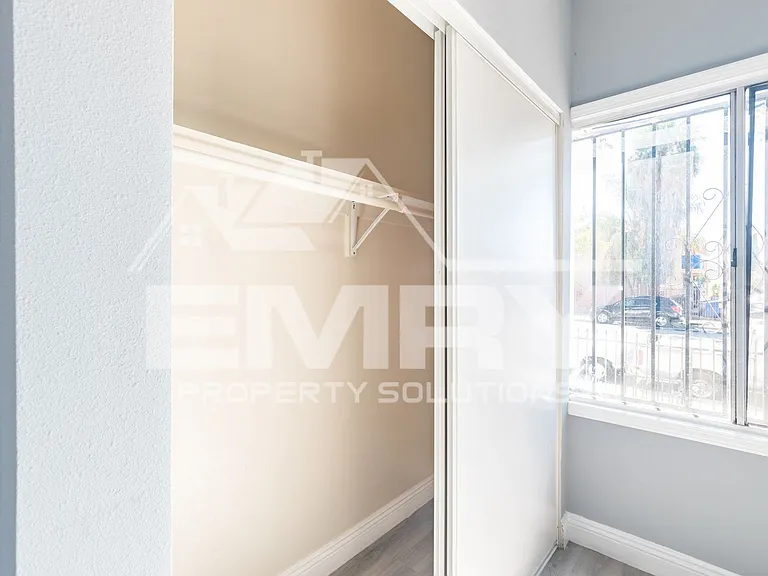 4302 S Hoover St — Photo 13
