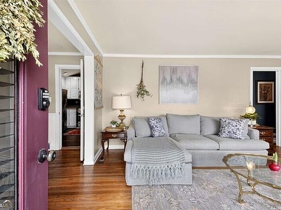 3rd image of 908 Scott Cir