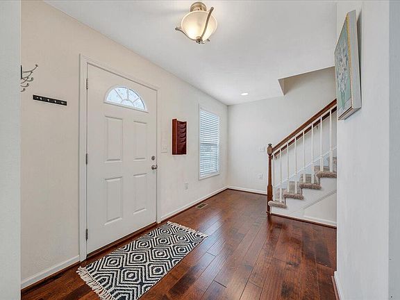 4th image of 427 Cambridge Court Rd
