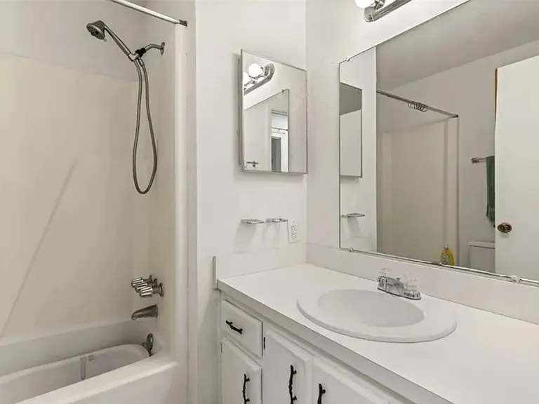 540 Chateau Cir — Photo 14