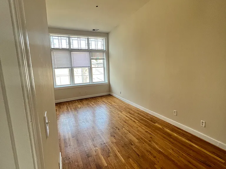813 W Broad St #C — Photo 6