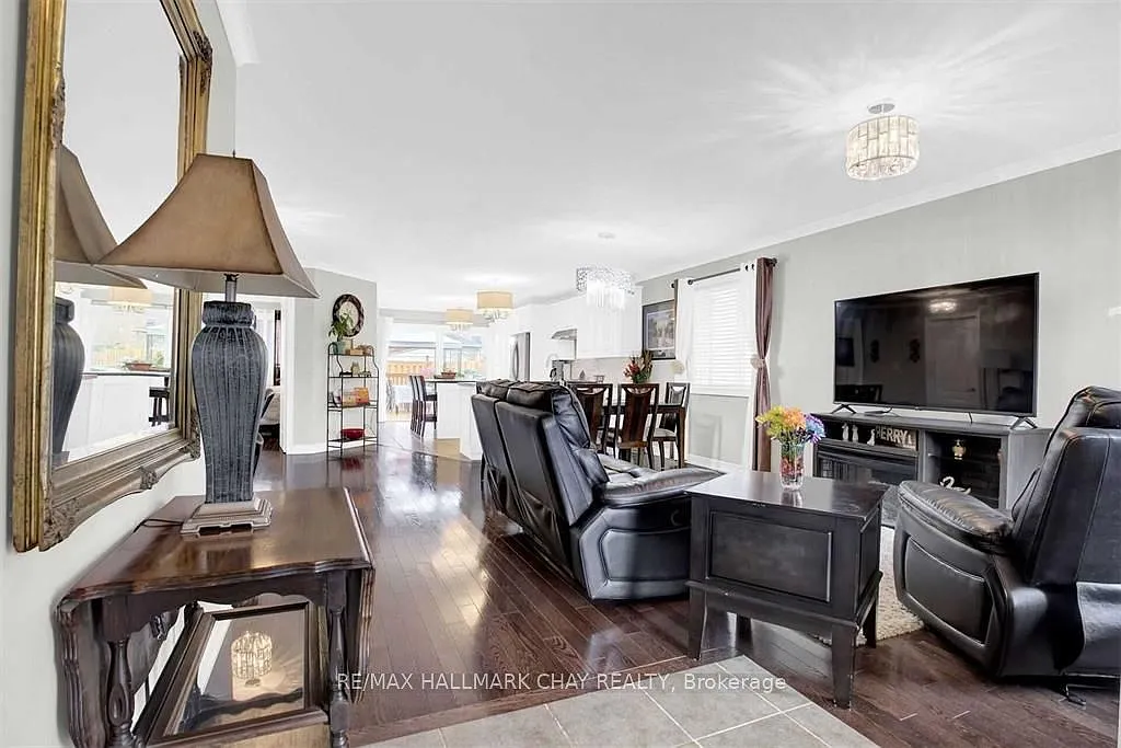 2 bed, $2,500 — Photo 4