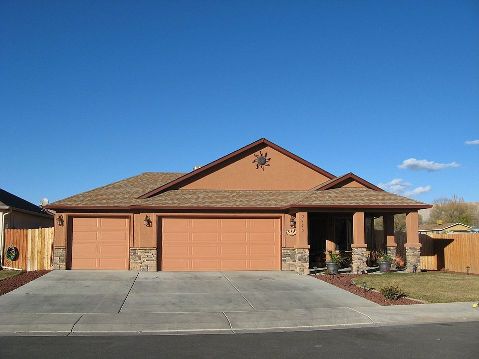 Stucco/stone exterior with covered front patio