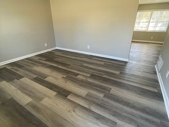 4th image of 322 Upton Rd