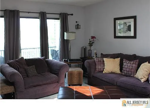 388 Lancaster Ct — Photo 2