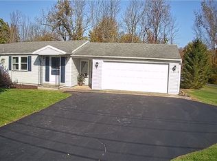 1327 Paddy Ln, Ontario, NY 14519