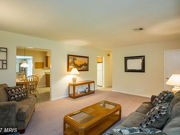 3rd image of 8 Saint Georges Dr