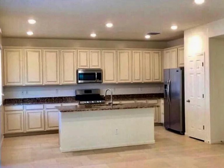 1726 W Lacewood Pl — Photo 2