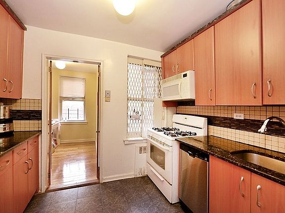 2nd image of 6638 Yellowstone Blvd #4E