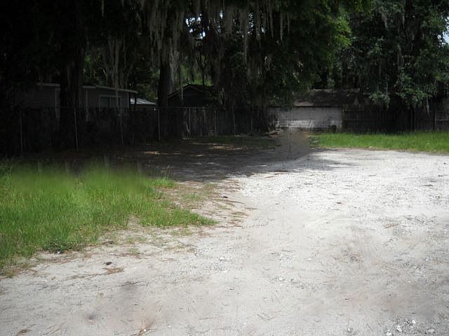 1st image of 811 Hill Pl