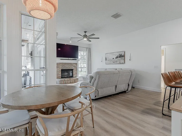 1905 Harbor Island Dr — Photo 9