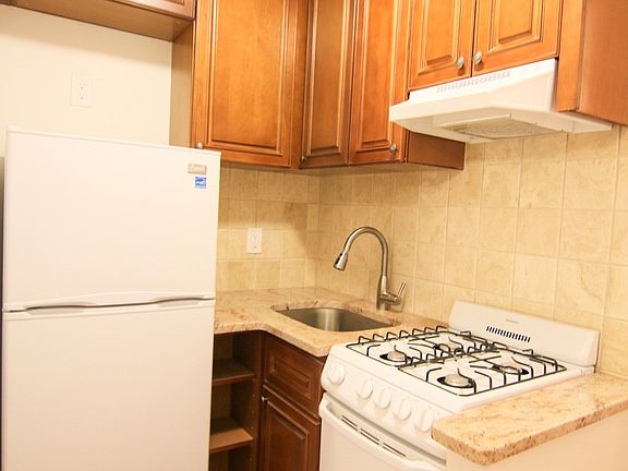 4th image of 303 W 92nd St #4CC