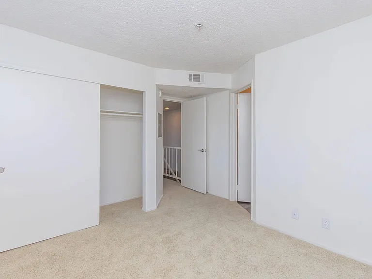 Glenoaks Terrace Apartments — Photo 19