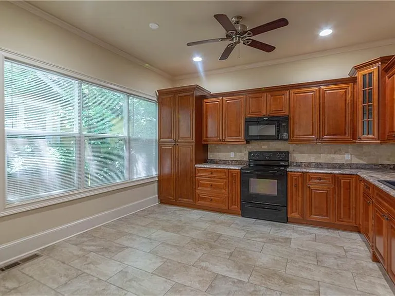 1371A Clermont Ave — Photo 8