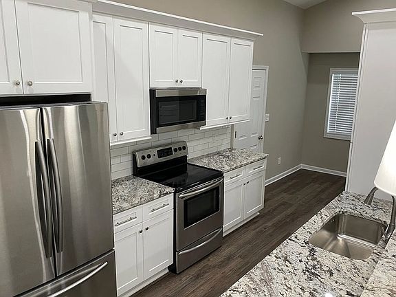 4th image of 609 Bluff Dr