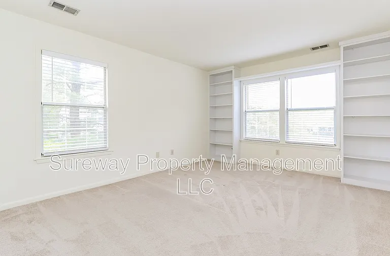 117 Rainier Ct #8 — Photo 8