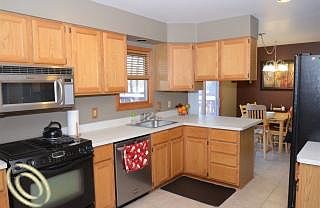 4th image of 6329 Maplewood Dr