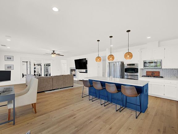 5th image of 557 Ruby Drive