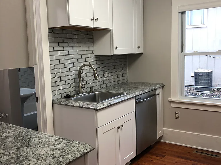 1426 Division St — Photo 13