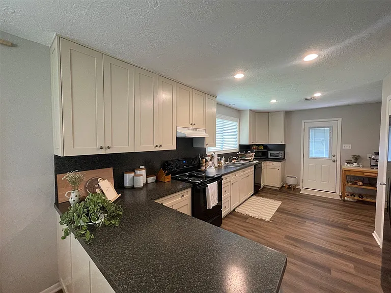 1150 N Berlin Rd — Photo 5