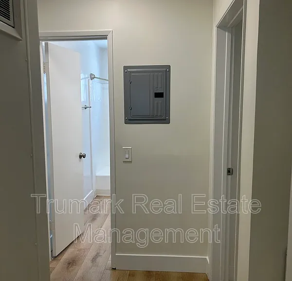 1422 E Maple St #2 — Photo 7