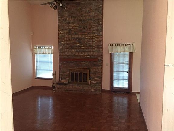 4th image of 8543 White Rose Dr