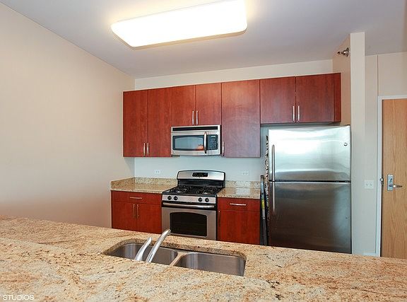 3rd image of 757 N Orleans St #605