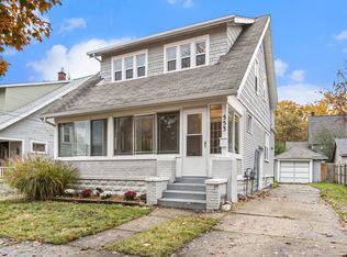 553 Carrier St NE, Grand Rapids, MI 49505
