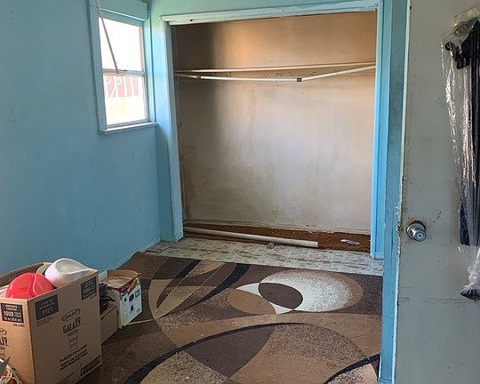 4th image of 1022 W 67th St