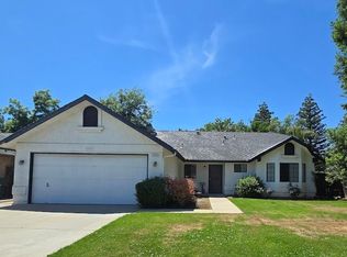1082 N Claremont Ave, Clovis, CA 93611