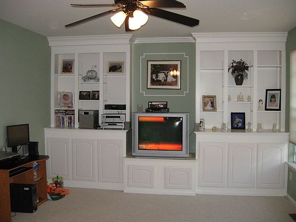 FABULOUS BUILT-INS IN FAMILYROOM