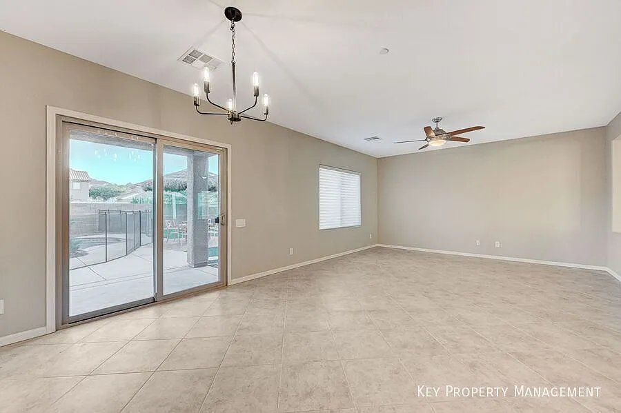 Modern 4BD Home with Private Solar-Heated Pool & Mountain Views Solar Powered for Low Utilities! — Photo 4