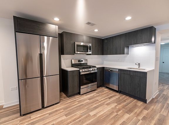 2nd image of 4853 N Kenmore Ave #B